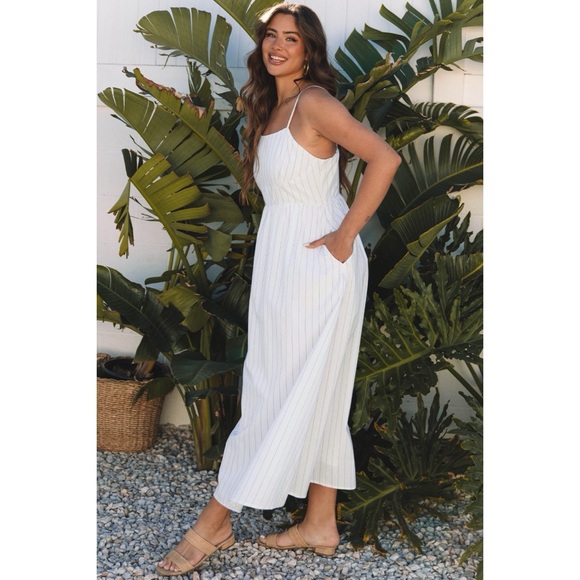 Elegant White Striped Maxi Dress - Picture 2 of 6